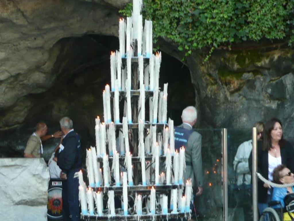 LOURDES 2010   (13).JPG